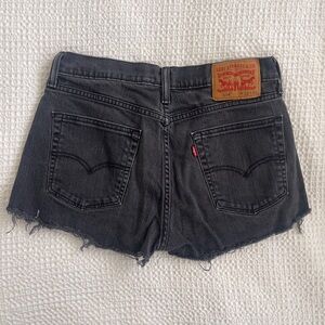 LEVI’S 514 Black Cut-off Jean Shorts 
W: 32
L: 34